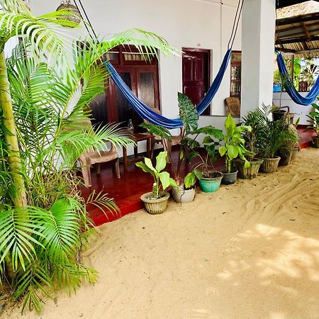 Tropicana Home Stay Аругам Экстерьер фото
