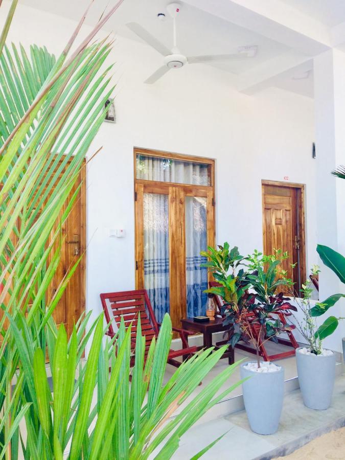 Tropicana Home Stay Аругам Экстерьер фото