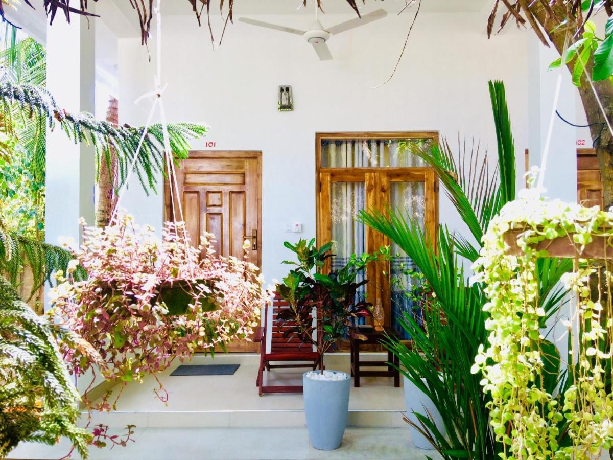 Tropicana Home Stay Аругам Экстерьер фото