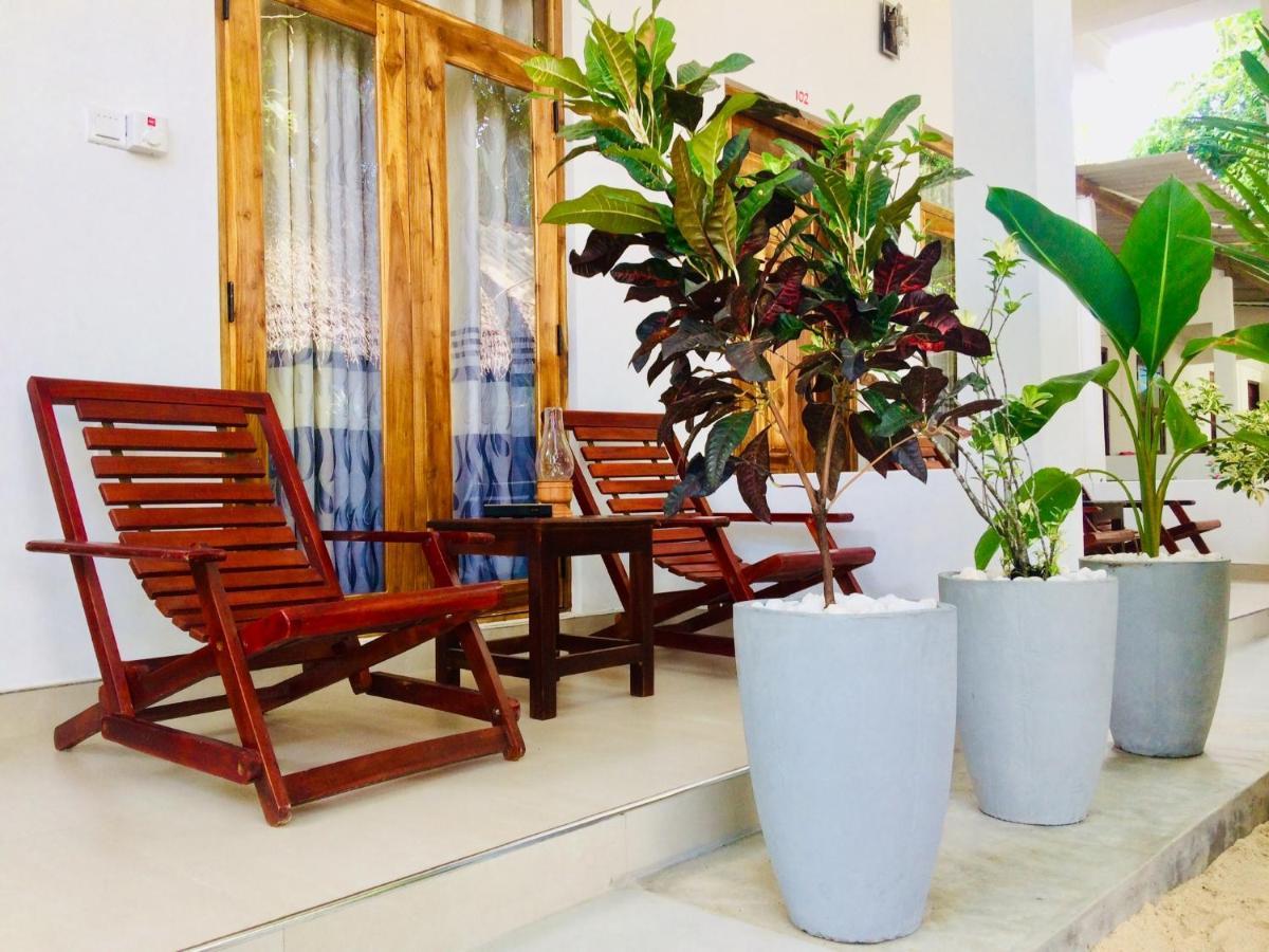 Tropicana Home Stay Аругам Экстерьер фото