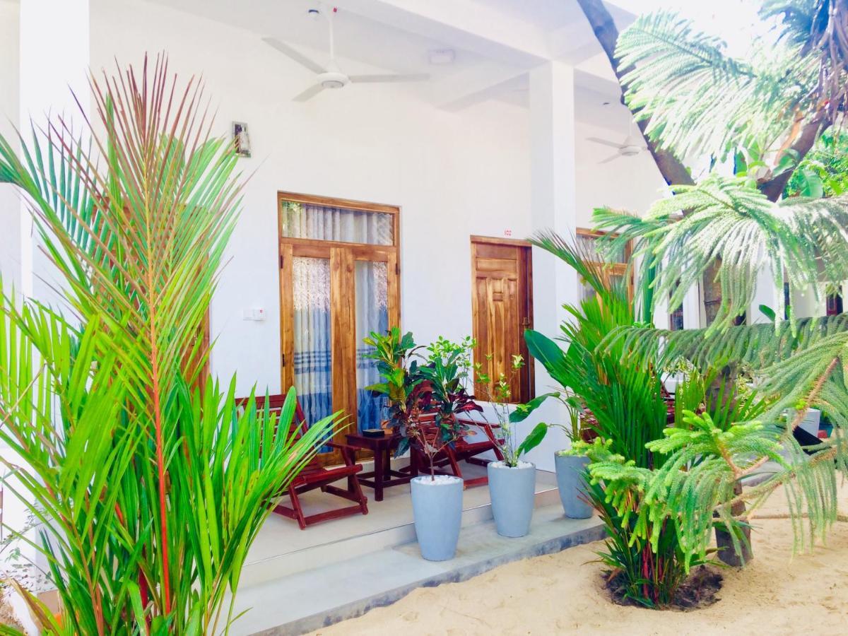 Tropicana Home Stay Аругам Экстерьер фото